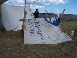 Sail-and-spar tent